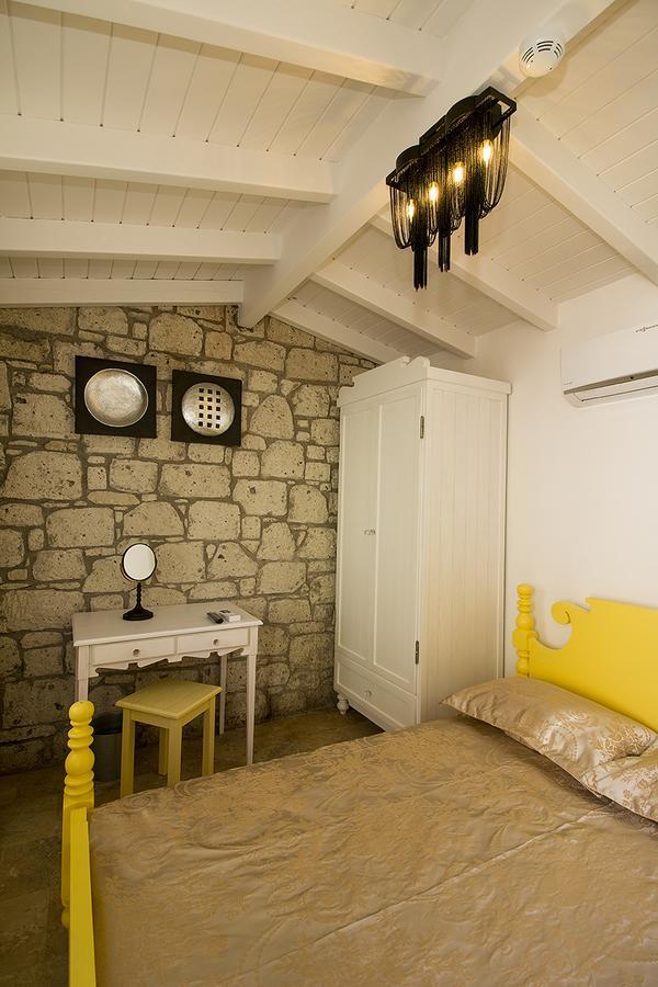 Fedora Butik Otel Alaçatı Luaran gambar